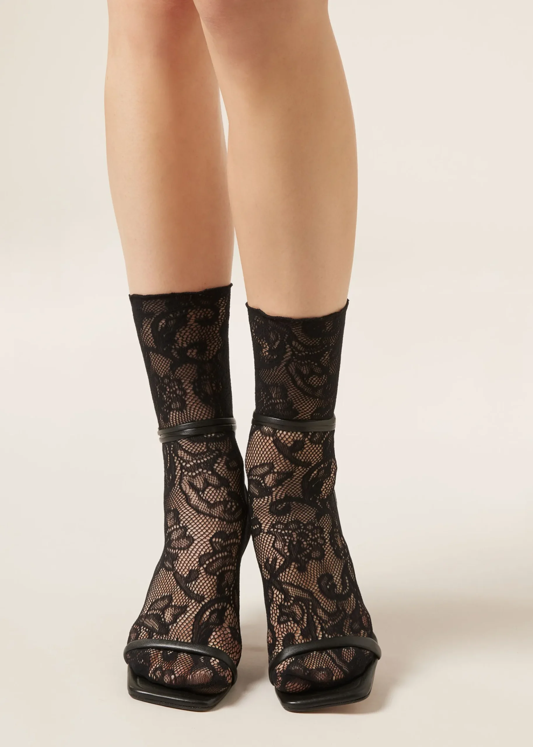 Chaussettes en dentelle à fleurs